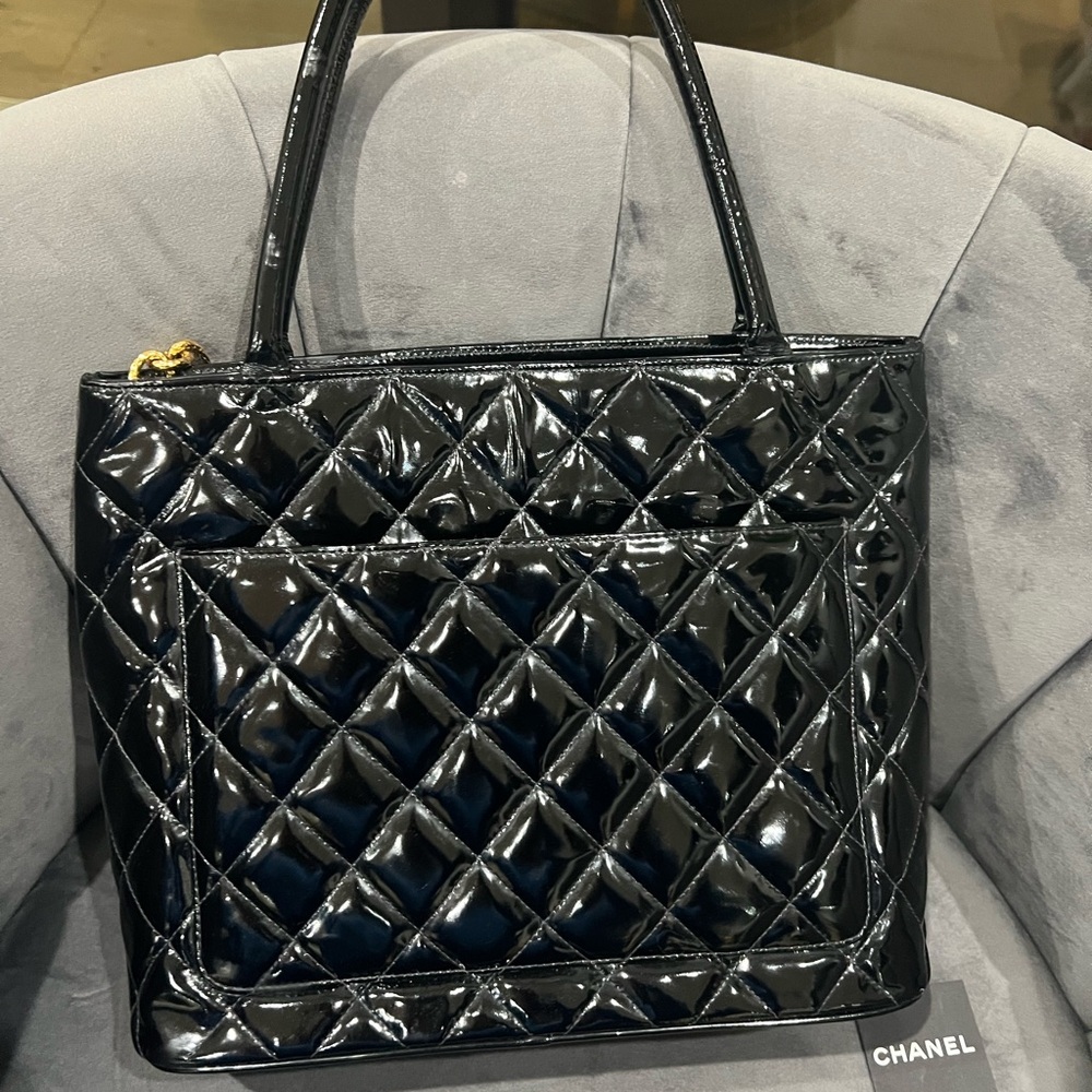 Reserved -Chanel Medallion Tote Patent Black - Picture 9 of 15